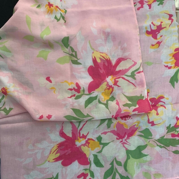 Floral scarf - Picture 4 of 4